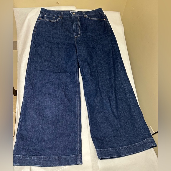 PAIGE
Harper Wide Leg Ankle Jeans in Casa🪻 - Picture 4 of 13